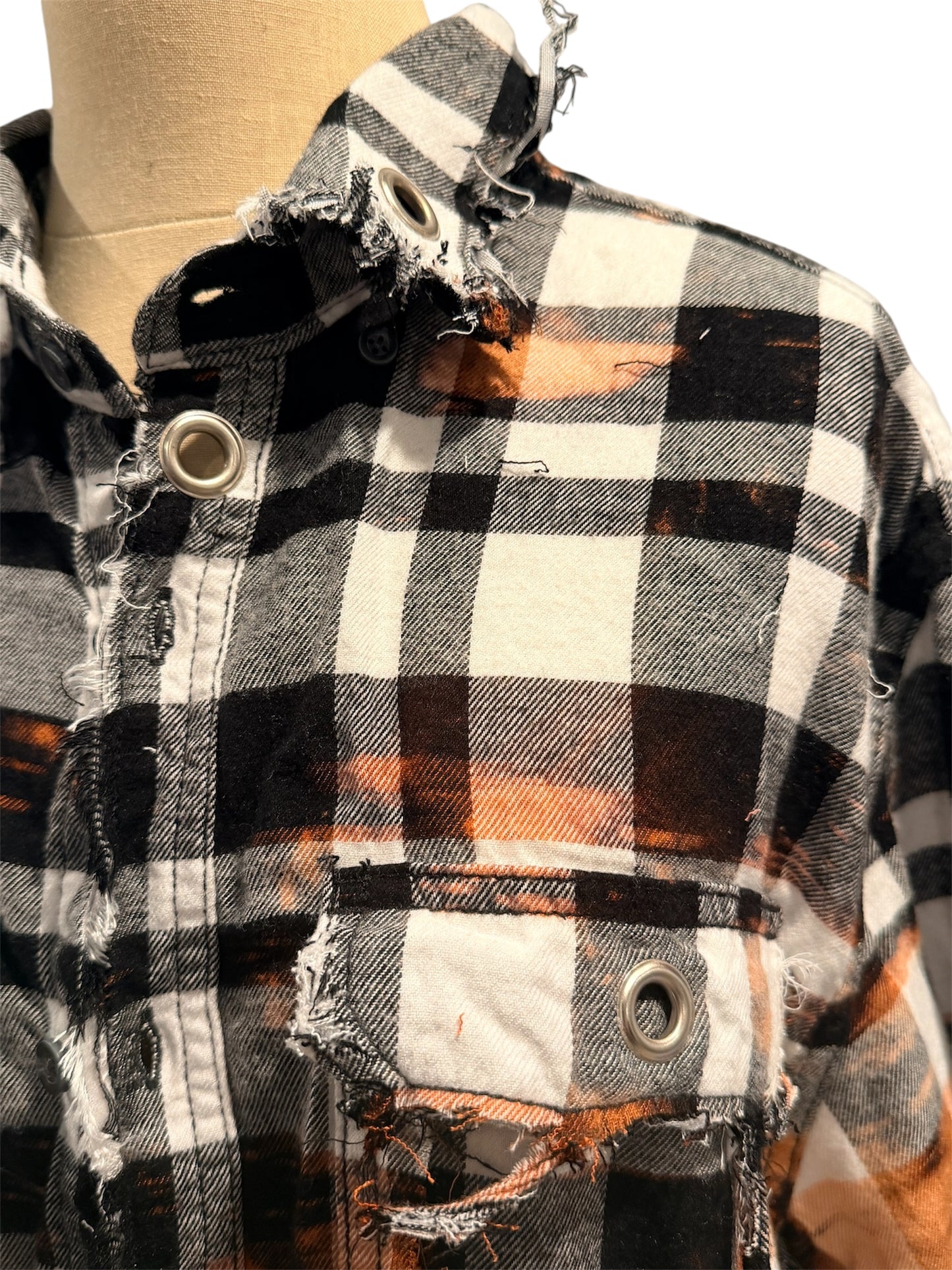 Grommet Plain Distressed Flannel